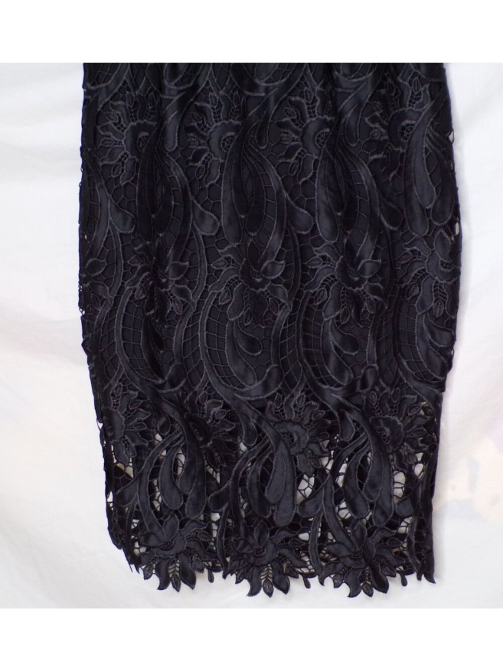 🆕BARDOT Isa Lace Halter Cocktail Dress X-Small 4 Black - Picture 8 of 12